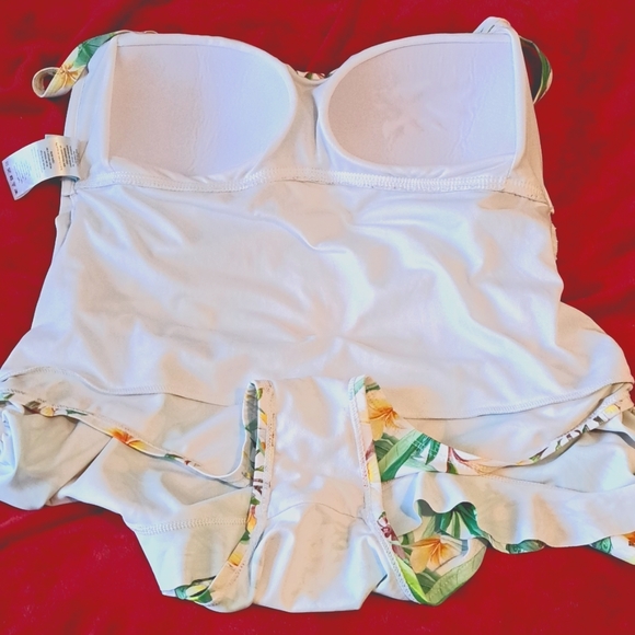 Swimsuit - Picture 4 of 5